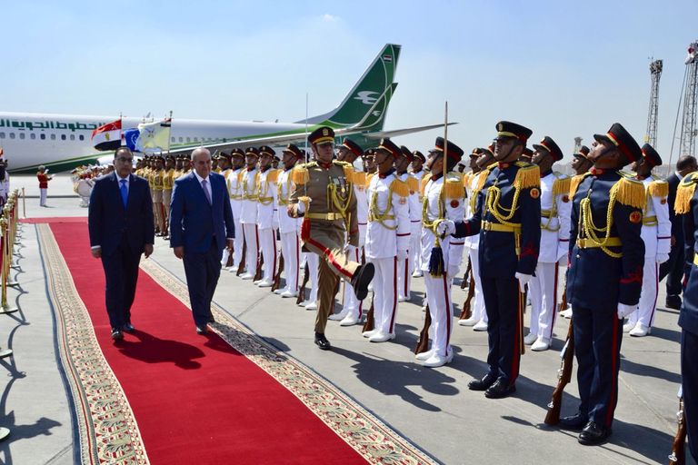 رئيس الوزراء المصري يستقبل إياد علاوي بمطار القاهرة رئيس الوزراء المصري مصطفى مدبولي يستقبل إياد علاوي بالقاهرة