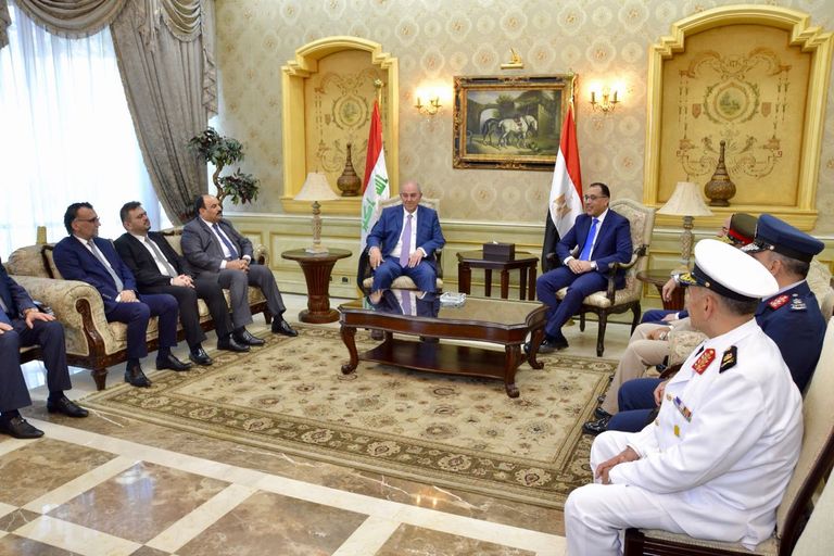 رئيس الوزراء المصري يعقد جلسة مباحثات مع إياد عــلاوي رئيس الوزراء المصري مصطفى مدبولي يستقبل إياد علاوي بالقاهرة