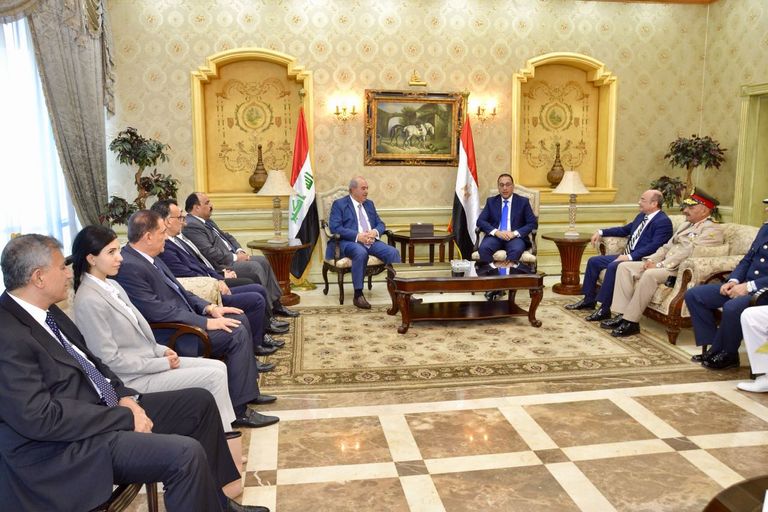 رئيس الوزراء المصري يعقد جلسة مباحثات مع إياد علاوي رئيس الوزراء المصري مصطفى مدبولي يستقبل إياد علاوي بالقاهرة