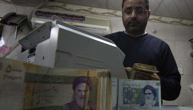العملة الإيرانية تواصل الانهيار- أرشيف
