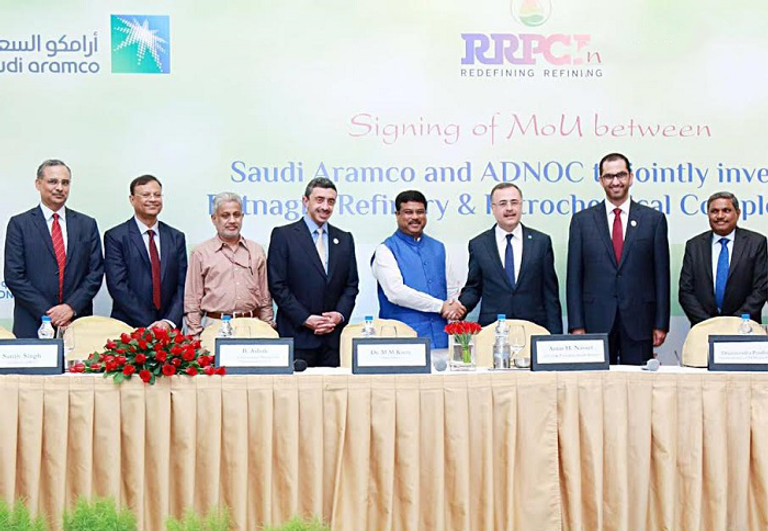 جانب من توقيع الاتفاقية - الصورة من الصفحة الرسمية لأرامكو