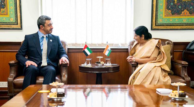 الشيخ عبدالله بن زايد ونظيرته الهندية سوشما سوراج  الشيخ عبد الله بن زايد آل نهيان ورئيس الوزراء الهندي ناريندرا مودي