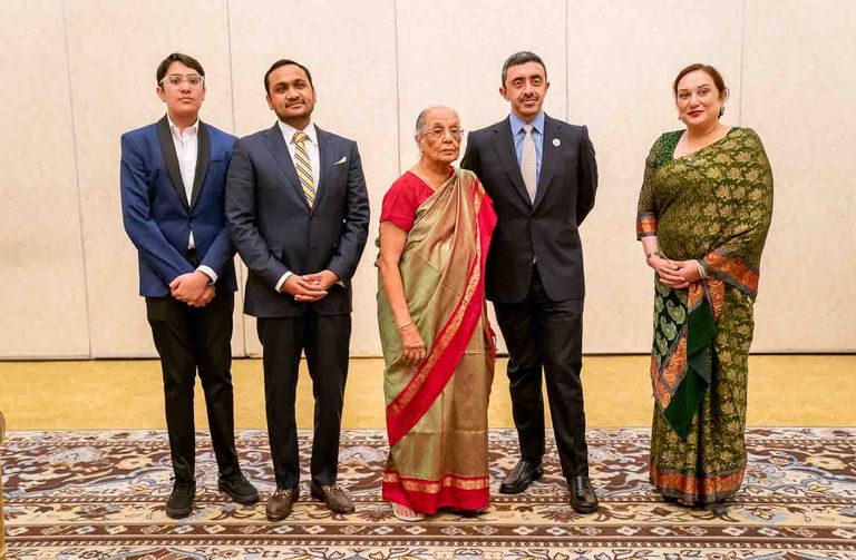 الشيخ عبدالله بن زايد آل نهيان والطبيبة زليخة داؤود 