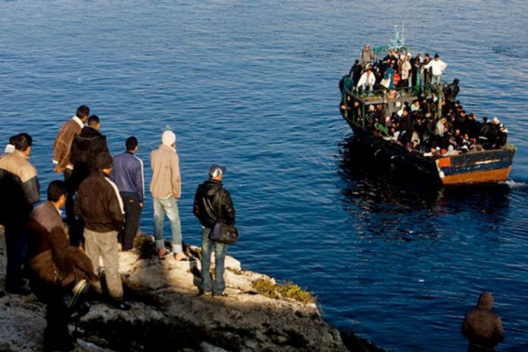 مهاجرون غير شرعيين في سواحل الجزائر مهاجرون سريون في البحر المتوسط باتجاه أوروبا