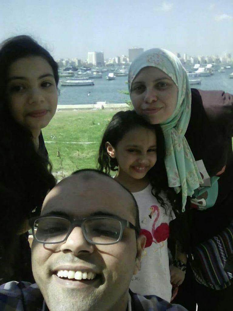 نجل المرسي أبو العباس مع زوجته وطفلتيه المتهم بقتلهم 