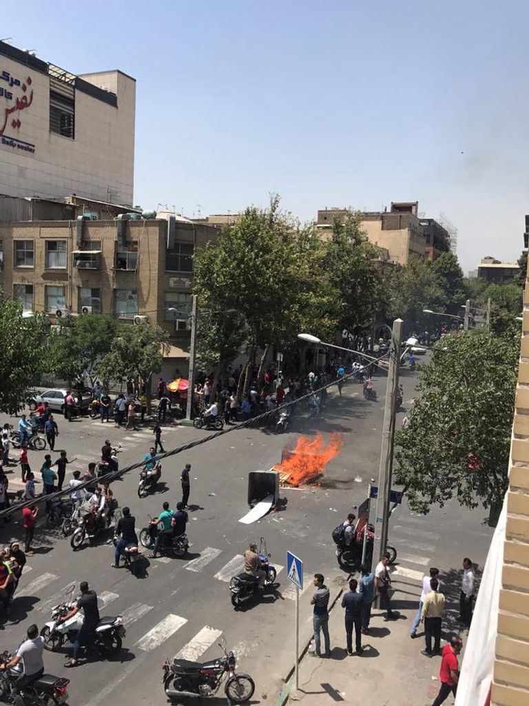 احتجاجات حاشدة في طهران ضد تدهور الأوضاع الاقتصادية