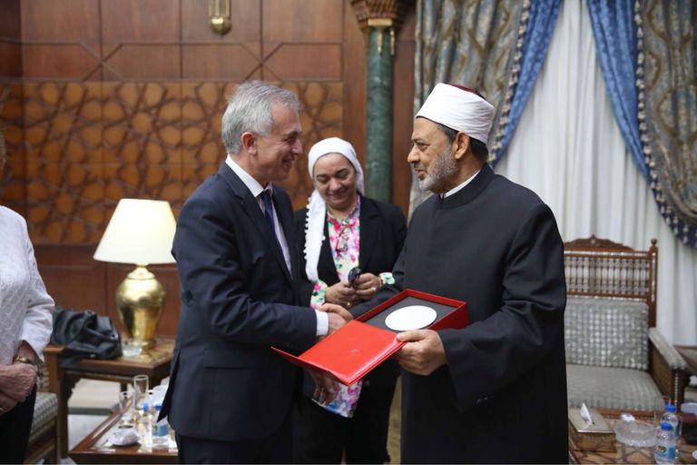 عمدة فرانكفورت خلال لقاء الإمام الأكبر بمقر مشيخة الأزهر