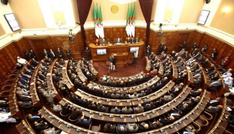 البرلمان الجزائري يقر الرسوم الجمركية الجديدة على سلع مستوردة