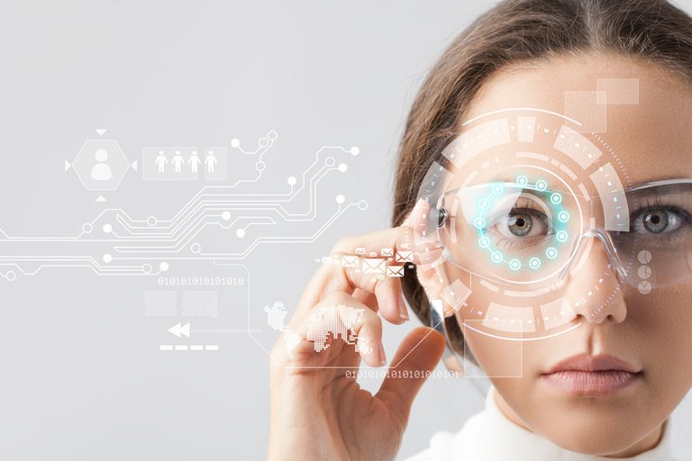 نظارات جوجل جلاس تتعرض لانتقاد حاد من عالمة الرياضيات كاثي أونيل