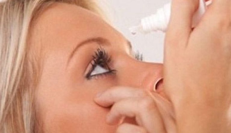 التحديق في شاشات الكمبيوتر يصيبك بجفاف العين 