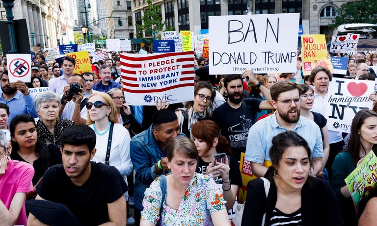 مظاهرات تعارض قرار ترامب بشأن حظر السفر