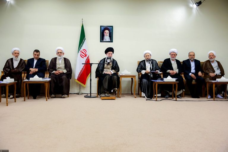 خامنئي يلتقي أعضاء السلطة القضائية
