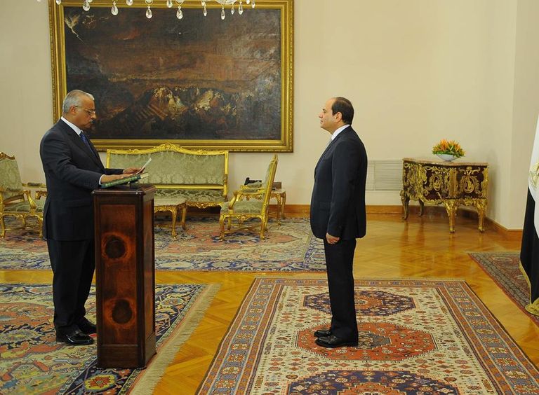 اللواء ناصر فهمي يؤدي اليمين الدستورية نائبا لرئيس جهاز المخابرات العامة المصرية اللواء عباس كامل رئيس جهاز المخابرات المصرية