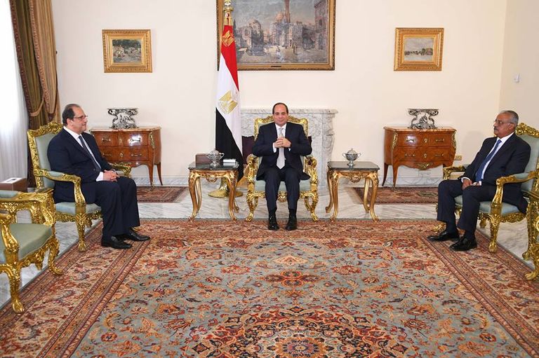 السيسي يعقد اجتماعا مع رئيس المخابرات ونائب رئيس الجهاز عقب أداء اليمين الدستورية اللواء عباس كامل رئيس جهاز المخابرات المصرية