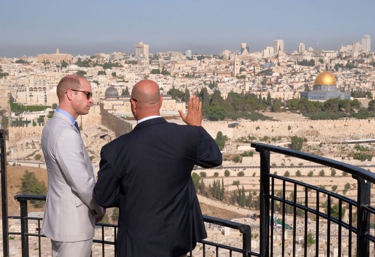 الأمير ويليام يزور البلدة القديمة الأمير ويليام في قبة الصخرة المشرفة