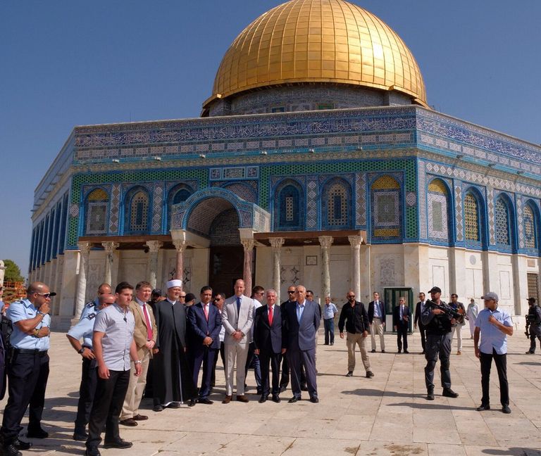 الأمير ويليام يزور البلدة القديمة الأمير ويليام في قبة الصخرة المشرفة