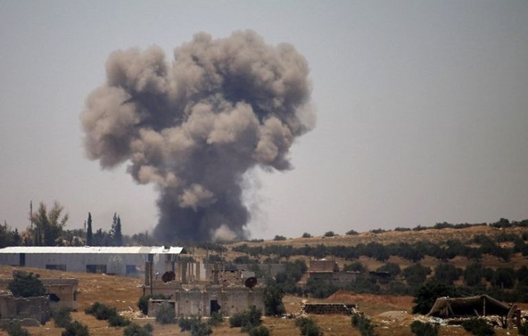 قصف النظام السوري على مدينة درعا (أ ف ب) قصف النظام السوري على مدينة درعا (أ ف ب)