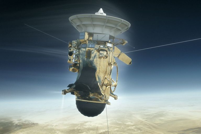 مركبة كاسيني Cassini تكشف دلائل على وجود حياة خارج الأرض