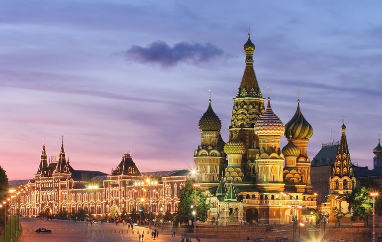 الساحة الحمراء من أشهر المواقع التاريخية في موسكو