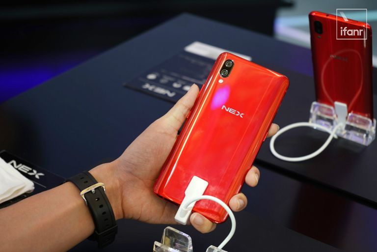 "فيفو" الصينية تطلق هاتفا يمكنه التعرف على الأشخاص من على بعد 3 أمتار