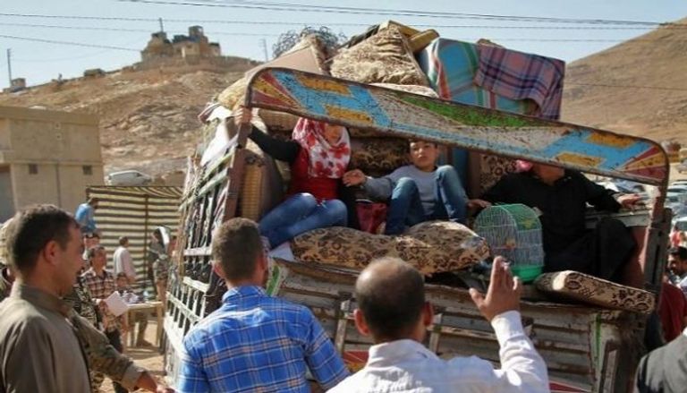 لاجئون سوريون يغادرون لبنان عائدين إلى بلدهم