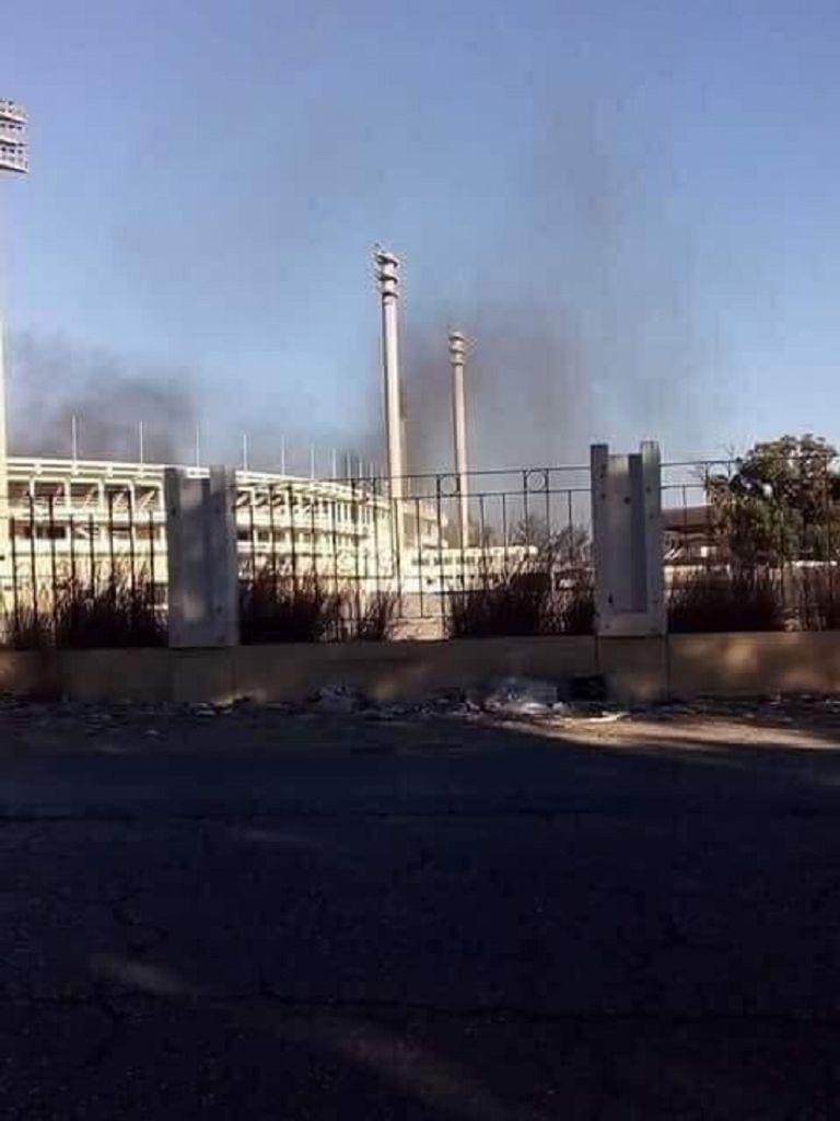 الملعب بعد هجوم المليشيات المسلحة 