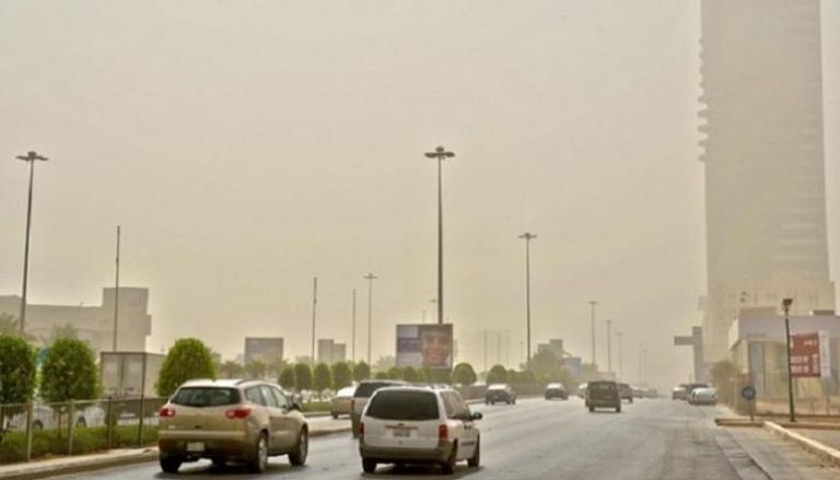 نشاط الرياح السطحية المثيرة للأتربة على الرياض
