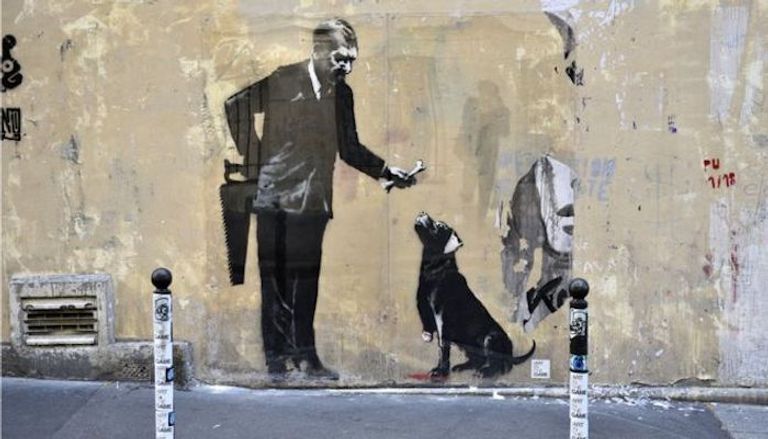 أحد أعمال بانسكي على جدران باريس