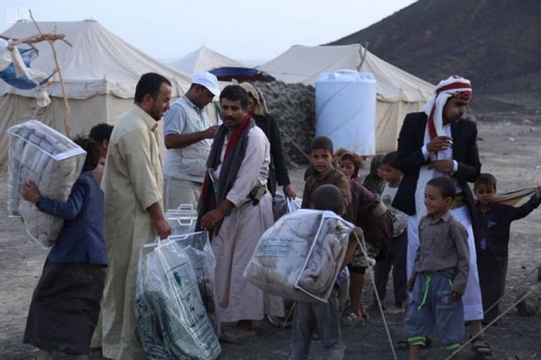 مركز الملك سلمان للإغاثة يوزع المساعدات في الحديدة