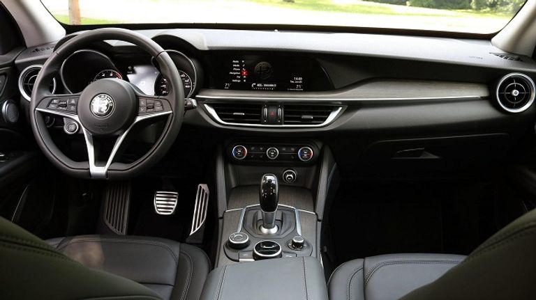 سيارة ألفا روميو Stelvio 2019