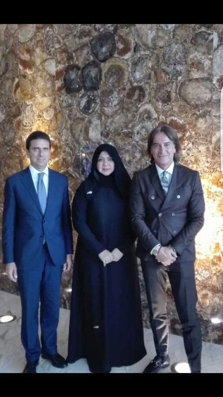 مصممة الأزياء الإماراتية منى المنصوري