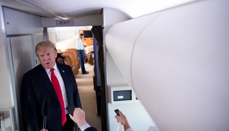 الرئيس الأمريكي دونالد ترامب على متن طائرة الرئاسة