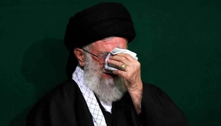 مرشد نظام الملالي يضلل الإيرانيين بشأن العقوبات الأمريكية