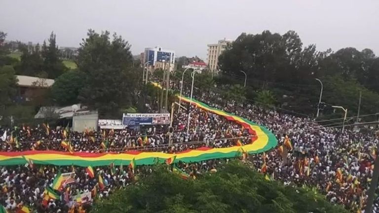 بحر دار إثيوبيا مظاهرة أبي أحمد حشود من المتظاهرين باستاد بحر دار في إثيوبيا