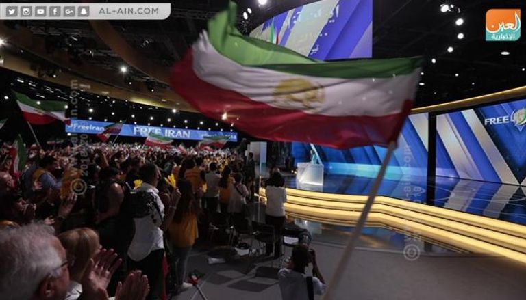 جانب من الحضور في مؤتمر المعارضة الإيرانية بباريس