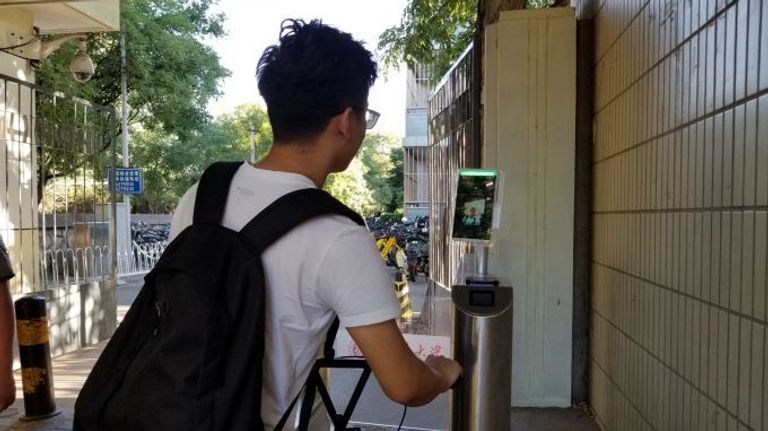 نموذج لشاشة جهاز التعرف على الوجوه - أرشيفية