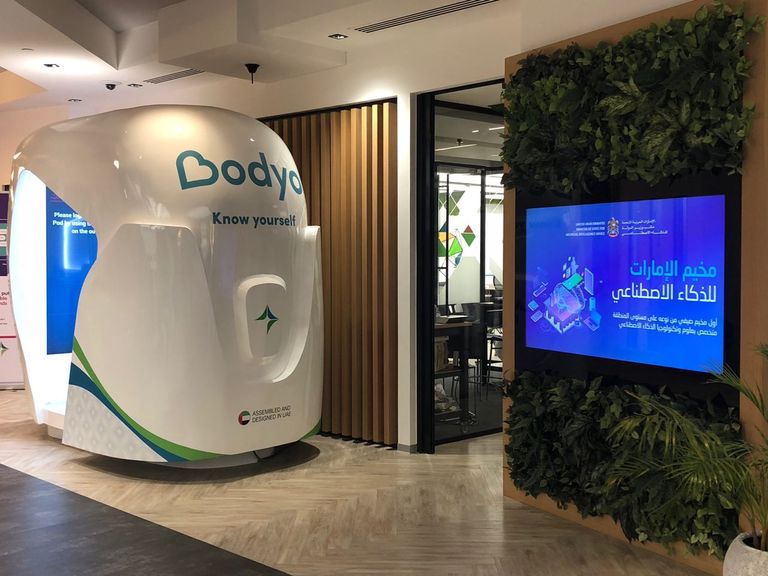 عمر بن سلطان العلماء وزير الدولة الإماراتي للذكاء الإصطناعي