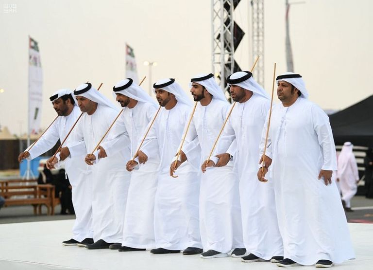 عروض تراثية إماراتية تبهر زوار سوق عكاظ الـ12