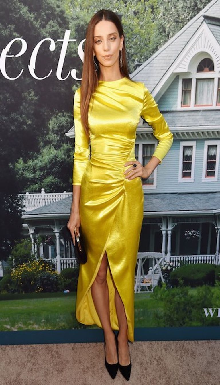 نجمات يتألقن بفساتين من حرير