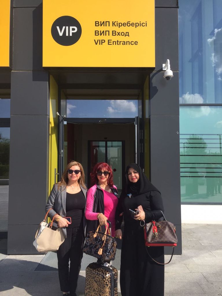 سيدات أعمال إماراتيات يصلن إلى كازاخستان استعدادا لعرض الأزياء