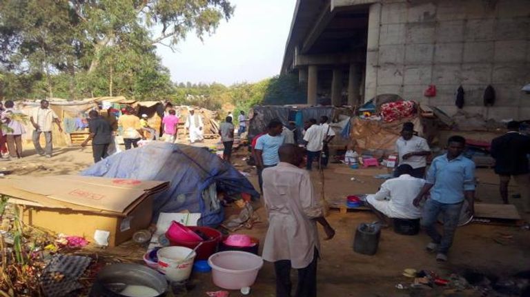 أفارقة يشيدون مدينة في الجزائر العاصمة مهاجرون أفارقة في الجزائر