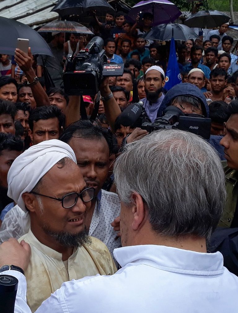 جوتيريش خلال زيارته مخيمات الروهينجا- أ.ف.ب