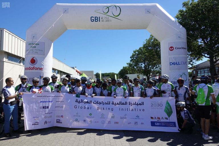 أعضاء فريق "دراجتي السعودية"