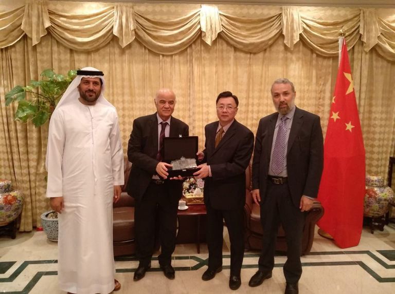 د.حميد مجول النعيمي، مع