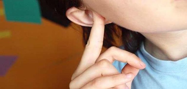 الحفاظ على "صحة أُذنك" يتطلب تجنب بعض العادات الخاطئة