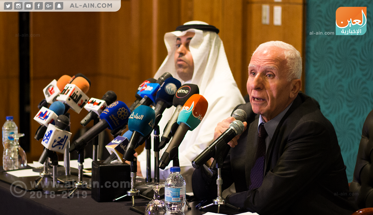 مشعل بن فهم السلمي وعزام الأحمد خلال المؤتمر الصحفي الدكتور مشعل بن فهم السلمي وعزام الأحمد خلال المؤتمر الصحفي