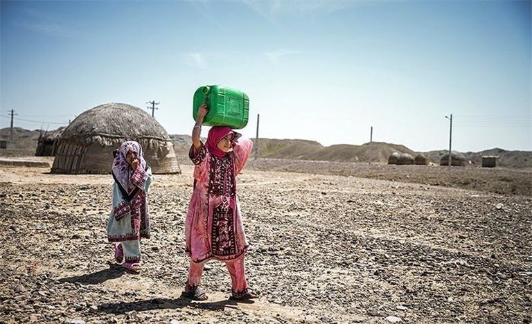 إيرانيون يعانون من أزمة نقص المياه نتيجة الجفاف