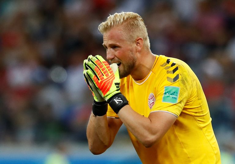 كاسبر شمايكل حارس مرمى الدنمارك كريستيان إريكسن - لاعب منتخب الدنمارك