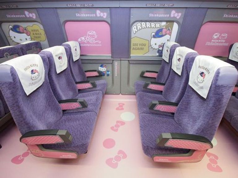 قطار اليابان السريع "هاللو كيتي"