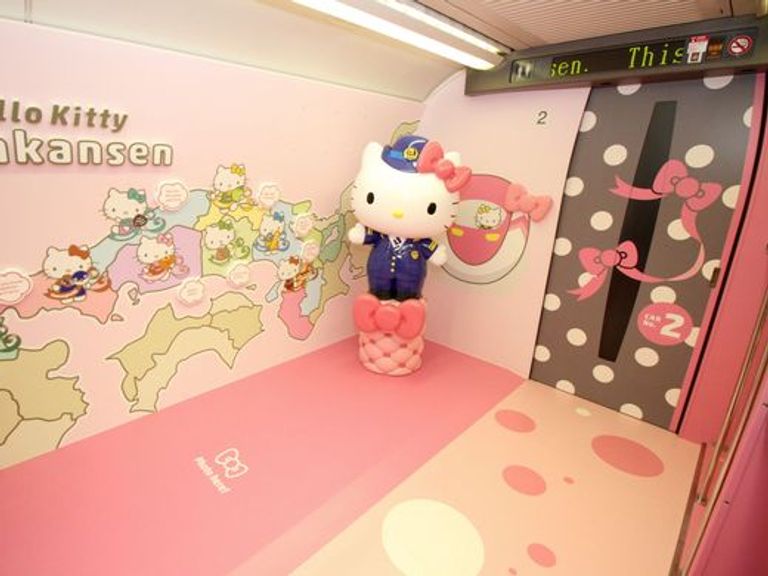 قطار اليابان السريع "هاللو كيتي"